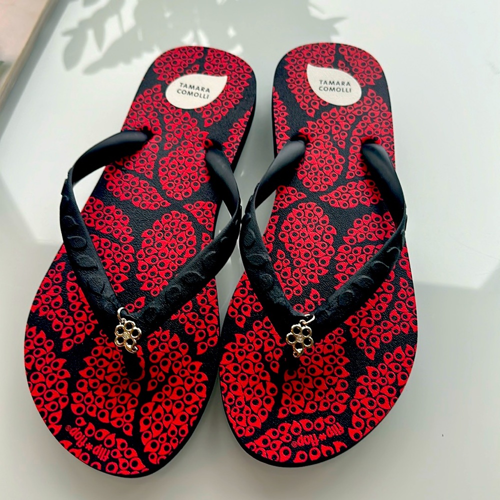 Tamara Comolli palm beach flip flops with jeweled flower charm women’s size 8